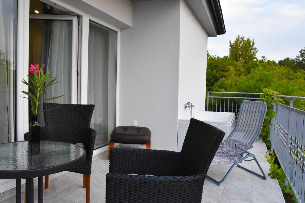 Apartma Med Oljkami - Portoroz Exterior foto